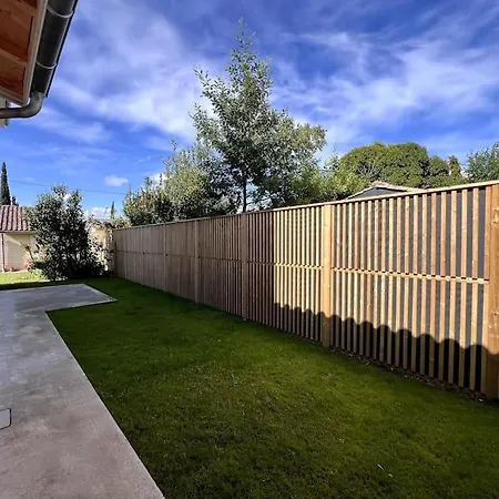 Maison A Avec 2 Chambres, 2 Salles De Bain, Jardin, Garages Holiday home *