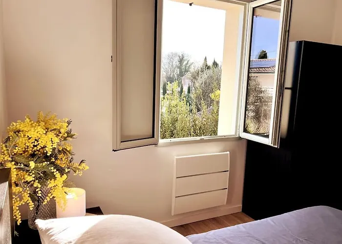 Maison A Avec 2 Chambres, 2 Salles De Bain, Jardin, Garages * Libourne